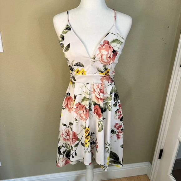 LOVELY DAY Boutique Skater Style Floral Sundress Minidress - small - Picture 3 of 10